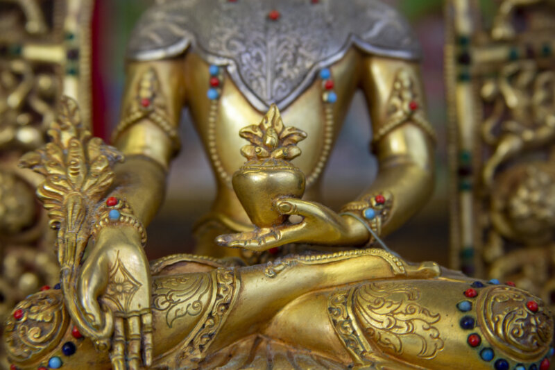 Sitzmeditation stärkt die innere Haltung für den Alltag.